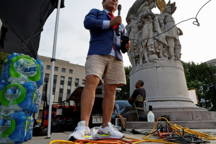 Un membre des médias au tribunal de district américain de Washington, aux États-Unis