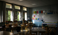 Une classe d'école élémentaire vide à Bordeaux pendant une vague de chaleur le 1er juillet 2025 ( AFP / Philippe LOPEZ )