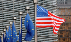 Les drapeaux des USA et de l'UE à Bruxelles