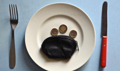 Il est possible de profiter des fruits et légumes du marché sans exploser son budget. ( crédit photo : Getty Images )