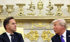Le président américain Donald Trump rencontre le secrétaire général de l'Otan Mark Rutte dans le Bureau ovale de la Maison Blanche