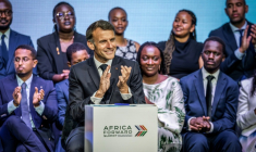 Le président français Emmanuel Macron réagit lors d'une rencontre avec des jeunes au sommet Africa Forward à Nairobi, au Kenya, le 11 mai 2026 ( AFP / Luis TATO )