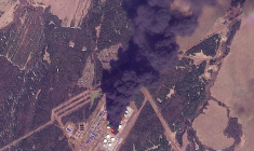 Une image satellite montre de la fumée s'élevant à la suite d'une attaque de drone ukrainien contre une station de pompage de pétrole dans le cadre du conflit entre la Russie et l'Ukraine, à Bashkultaevo
