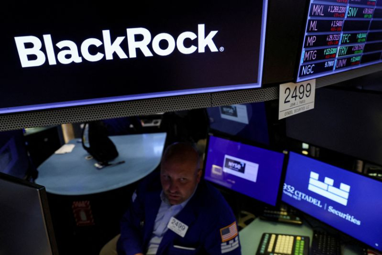 Les traders travaillent sur le parquet de la Bourse de New York (NYSE)