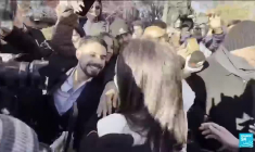 Donald Trump reçoit l'opposante vénezuelienne Machado, qui lui remet la médaille de son prix Nobel