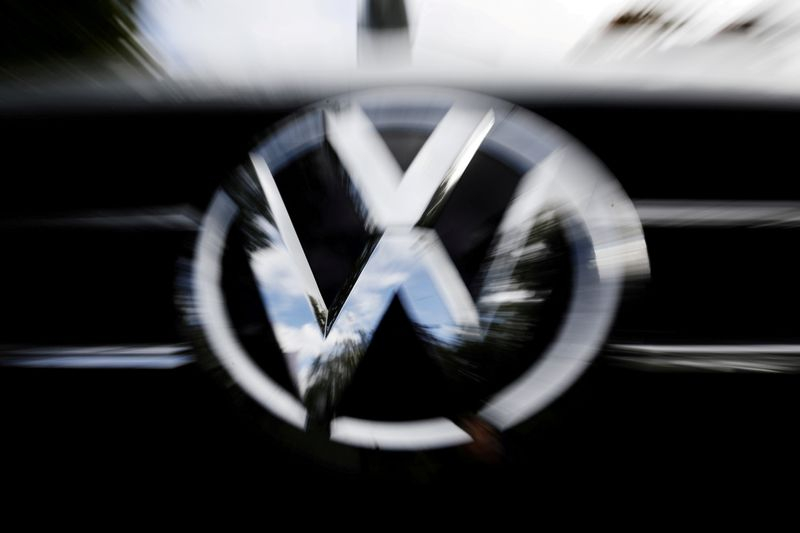 VOLKSWAGEN RÉDUIT SON OBJECTIF DE LIVRAISONS POUR 2021 EN RAISON DE LA PÉNURIE DE PUCES