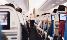 Des députés européens veulent bannir les frais appliqués aux bagages à main. (illustration) (StockSnap / Pixabay)