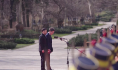 Zelensky accueilli en Roumanie par le président Nicusor Dan