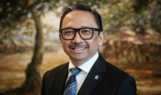 Le vice-ministre des Finances indonésien Juda Agung, à l'occasion d'une interview avec l'AFP au ministère des Finances à Jakarta, le 11 juin 2026 ( AFP / Yasuyoshi CHIBA )
