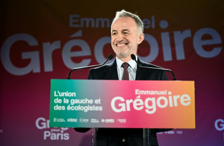 Le candidat socialiste à la mairie de Paris, Emmanuel Grégoire, le 15 mars 2026 dans la capitale ( AFP / Bertrand GUAY )