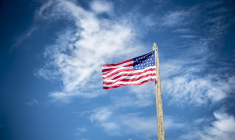 drapeau américain 3 (Crédits: Unsplash - Ben White)