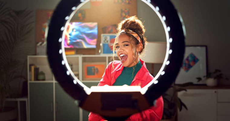 Influenceurs et créateurs de contenus : comment déclarer ses revenus X, YouTube, Twitch ou Instagram ? / iStock.com - Jacob Wackerhausen