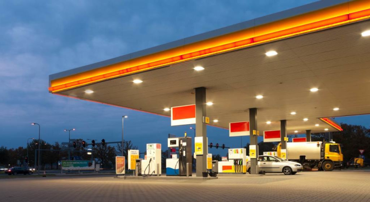 Le nombre de voitures en circulation pourrait être multiplié par 50 d'ici 2030, avec pour conséquence une baisse de la demande d'or noir jusqu'à 4 millions de barils par jour. (© Adobestock)