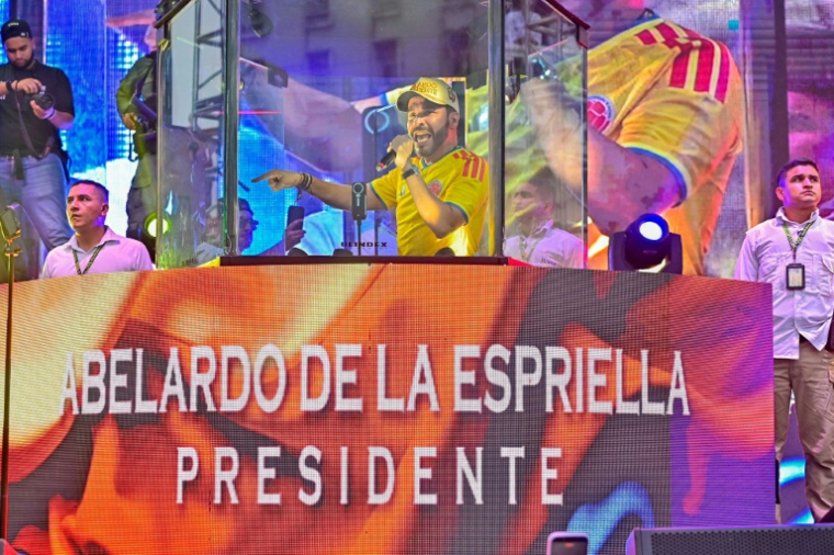 Le candidat à la présidentielle colombienne Abelardo de la Espriella en meeting le 9 juin 2026, à Carthagène en Colombie ( AFP / Manuel PEDRAZA )