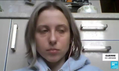 Ukraine : la Russie prend sa première grande ville et poursuit les bombardements