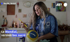 Brésil: une pâtissière crée des gâteaux sur le thème de la Coupe du monde