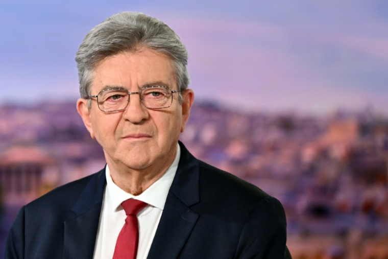 Le leader de La France insoumise Jean-Luc Mélenchon sur TF1 à Boulogne-Billancourt, dans les Hauts-de-Seine le 3 mai 2026 ( AFP / Julie SEBADELHA )