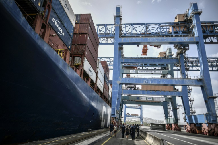 e déficit commercial de la France s'est nettement creusé en février, à 7,2 milliards d'euros, selon les douanes, en raison d'importations en hausse et d'exportations en baisse ( AFP / STEPHANE DE SAKUTIN )
