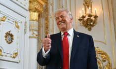 Le président américain Donald Trump dans sa résidence de Mar-a-Lago, à Palm Beach, le 16 janvier 2026 ( AFP / ANDREW CABALLERO-REYNOLDS )