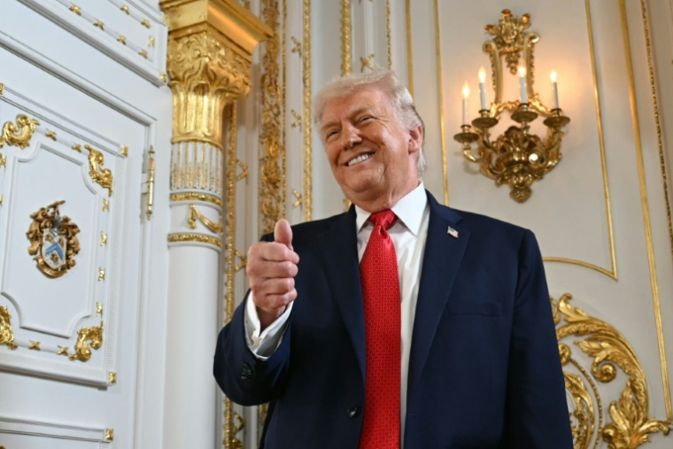Le président américain Donald Trump dans sa résidence de Mar-a-Lago, à Palm Beach, le 16 janvier 2026 ( AFP / ANDREW CABALLERO-REYNOLDS )