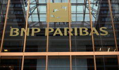 Le jury d'un tribunal civil fédéral de New York a commencé jeudi ses délibérations pour décider si le groupe bancaire français BNP Paribas a contribué à des exactions au Soudan, en facilitant des échanges commerciaux ( AFP / Angela Weiss )