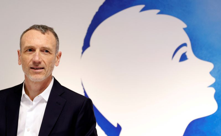 DANONE SCINDE LES FONCTIONS DE PRÉSIDENT ET DE DG, FABER RESTERA PRÉSIDENT