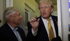 Donald Trump à bord d'Air force One, le 4 janvier 2026. ( GETTY IMAGES NORTH AMERICA / JOE RAEDLE )