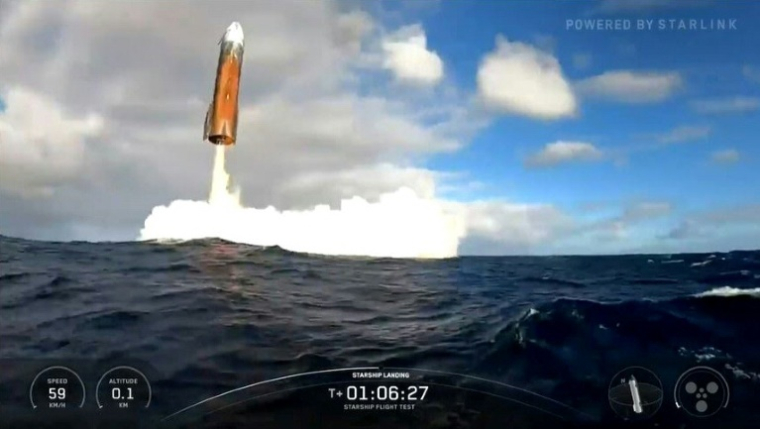Image tirée d'un direct vidéo de l'entreprise SpaceX montrant vaisseau Starship s'approchant des eaux de l'océan Indien, le 26 août 2025 ( SPACEX / - )