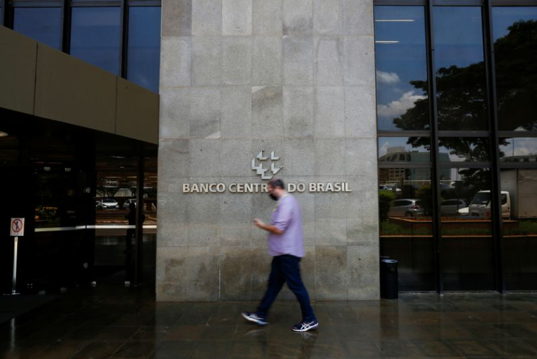 BRÉSIL: LA BANQUE CENTRALE CHOISIT UNE HAUSSE DE TAUX PLUS IMPORTANTE POUR MAÎTRISER L'INFLATION
