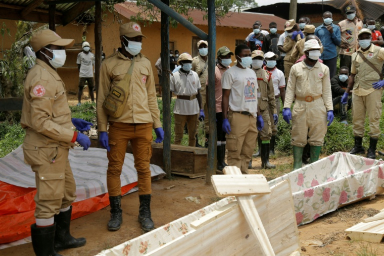 Cérémonie au lendemain d'un nouveau massacre imputé aux rebelles ADF à Ntoyo, un village de l'est de la République démocratique du Congo, le 10 septembre 2025 ( AFP / Seros MUYISA )