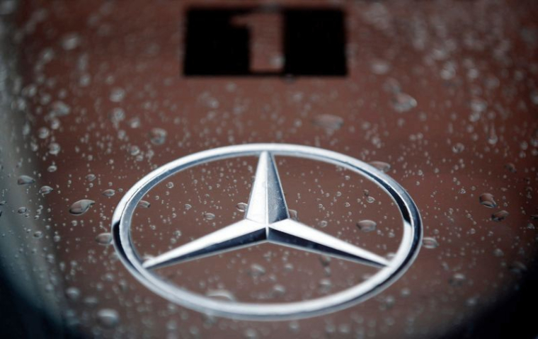 ESSAIS À LONDRES D'UN APPAREIL DE VENTILATION DÉVELOPPÉ PAR LES INGÉNIEURS F1 DE MERCEDES