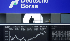 Le graphique de l'indice boursier allemand DAX est affiché à la bourse de Francfort