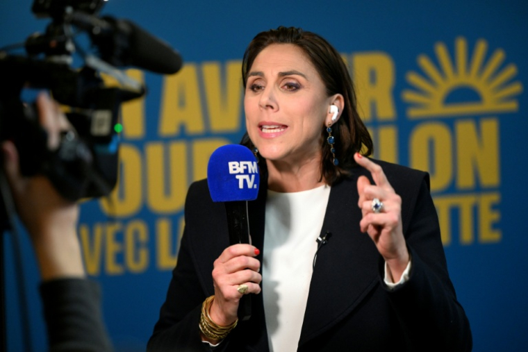 La députée RN et candidate à la mairie de Toulon, Laure Lavalette, fait une déclaration à la presse après les résultats du 1er tour des municipales, le 15 mars 2026 à Toulon ( AFP / Miguel MEDINA )