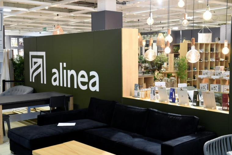 Le magasin Alinea d'Aubagne (Bouches-du-Rhône) en novembre 2020. L'enseigne française d'ameublement de la galaxie Mulliez a été placée jeudi en redressement judiciaire par le tribunal des activités économiques de Marseille, cinq ans après avoir déjà connu le même sort. ( AFP / NICOLAS TUCAT )