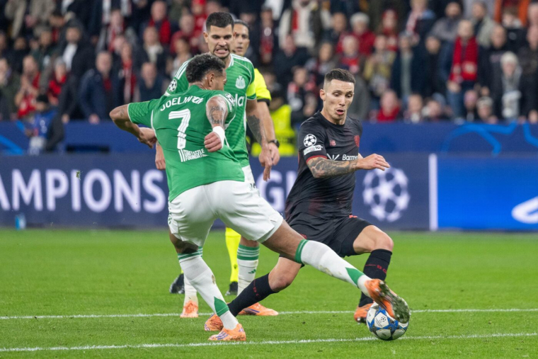 Le Bayer et le Benfica se bagarrent sans vainqueur, Benfica mate Naples