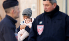 PARIS A SUSPENDU LES EXPULSIONS D'AFGHANS, DIT LE MINISTÈRE DE L'INTÉRIEUR