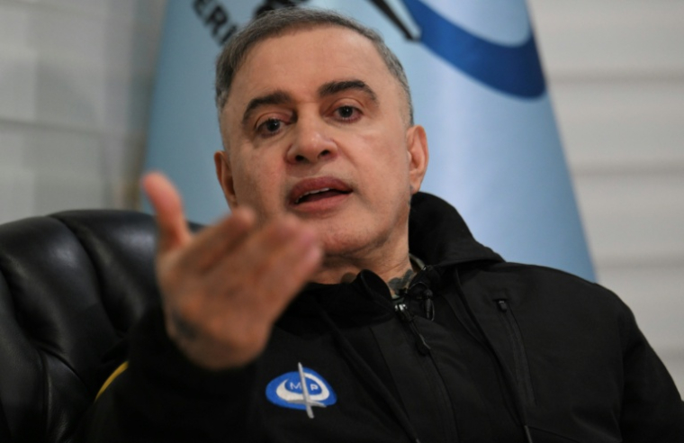 Le procureur général du Venezuela Tarek William Saab lors d'une interview avec l'AFP à Caracas, le 24 avril 2025 ( AFP / Juan BARRETO )