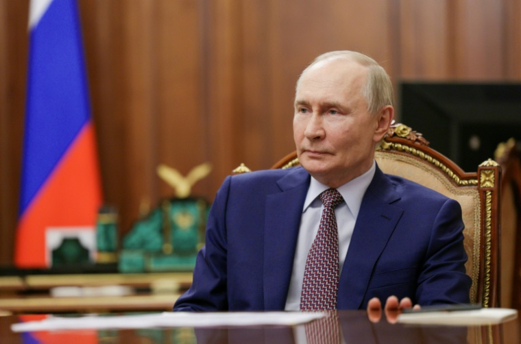 Le président russe Vladimir Poutine au Kremlin, le 14 octobre 2025 à Moscou ( POOL / Alexander KAZAKOV )