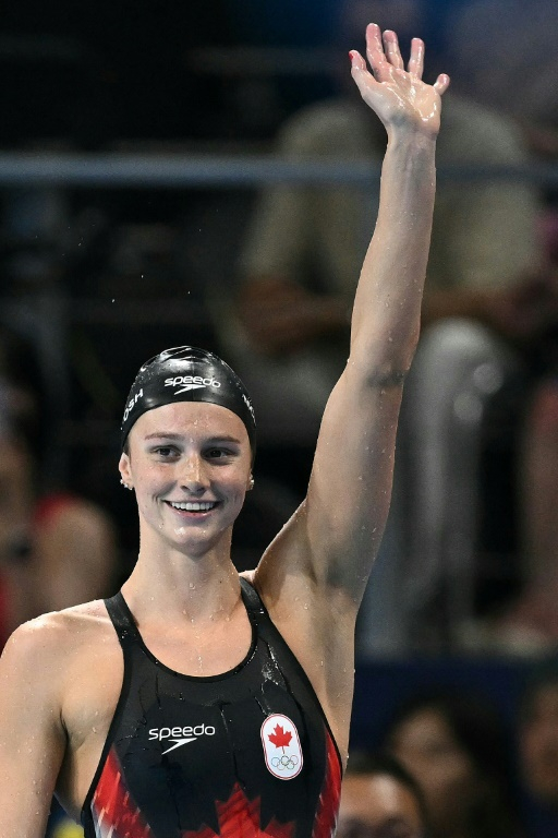 La nageuse canadienne Summer McIntosh après sa victoire sur le 200 m 4 nages aux Jeux olympiques 2024 de Paris à Paris La Défense Arena (Nanterre) le 3 août 2024 ( AFP / SEBASTIEN BOZON )