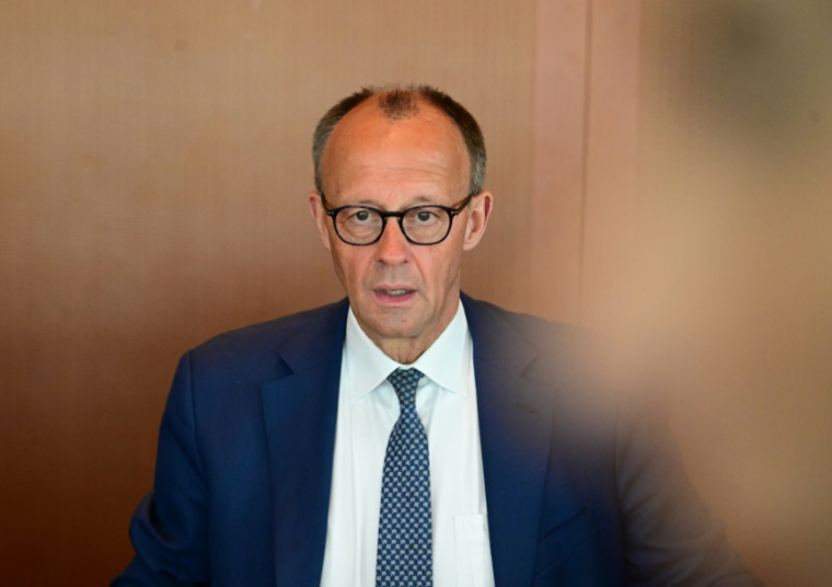 Le chancelier allemand Friedrich Merz avant le début de la réunion hebdomadaire du cabinet allemand à la Chancellerie à Berlin, le 21 mai 2025 ( AFP / Tobias Schwarz )