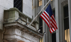 Wall Street termine dans le rouge, l'incertitude économique pèse