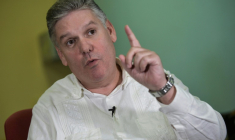 Alejandro Gil, alors ministre cubain de l'Economie et de la Planification, lors d'un entretien avec l'AFP à La Havane, le 17 décembre 2019 ( AFP / Yamil LAGE )