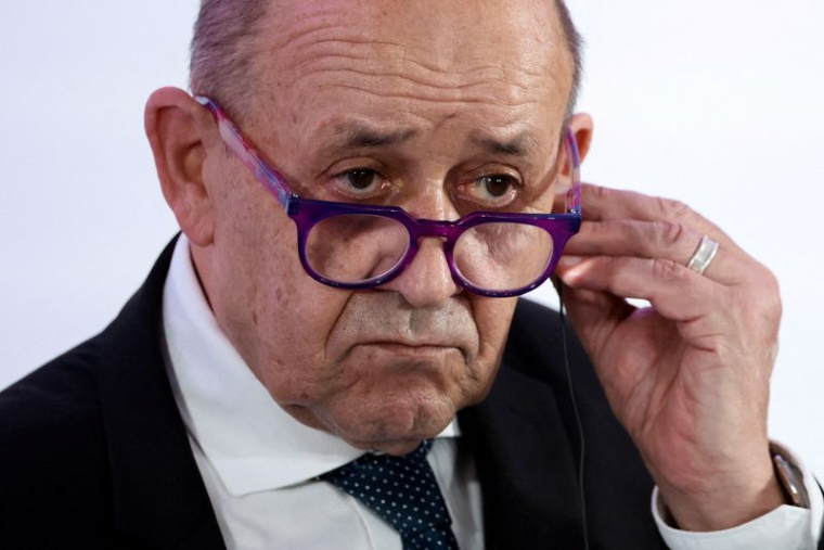 LA GUERRE EN UKRAINE SERA "LONGUE", POUTINE "BLOQUÉ DANS SON MAXIMALISME", DIT LE DRIAN