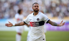 Neymar du Paris St Germain célèbre son but lors d'un match amical à Busan, en Corée du Sud