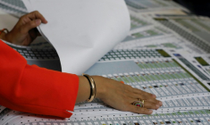 Dépouillement des bulletins de vote lors des élections législatives, lle 11 novembre 2025 à Bagdad, en Irak ( AFP / AHMAD AL-RUBAYE )