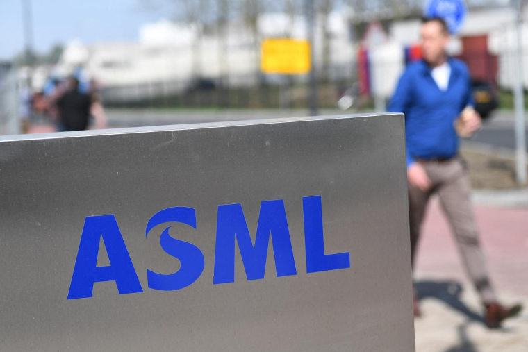 ASML maitrise la photolithographie, cruciale pour l'impression de circuits miniature ( AFP / EMMANUEL DUNAND )
