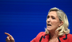 La dirigeante du Rassemblement national (RN) Marine le Pen à Bordeaux le 14 septembre 2025 ( AFP / Christophe ARCHAMBAULT )