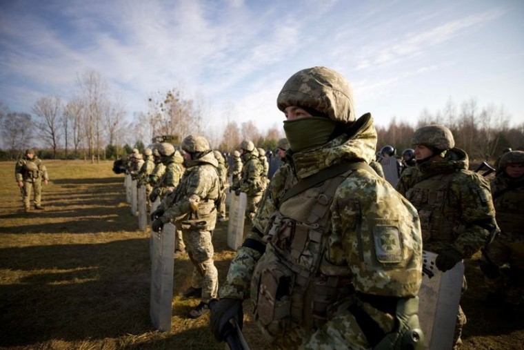 L'UKRAINE DÉPLOIE DES RENFORTS MILITAIRES ET POLICIERS À SA FRONTIÈRE AVEC LA BIÉLORUSSIE