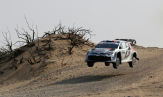 La Toyota du Français Sébastien Ogier, lors du Rallye d'Arabie saoudite, le 27 novembre 2025 à Jeddah ( AFP / Fayez Nureldine )