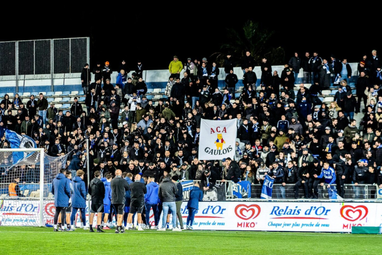 Ligue 2 : mauvaises opérations pour Guingamp et Annecy, le derby corse reporté